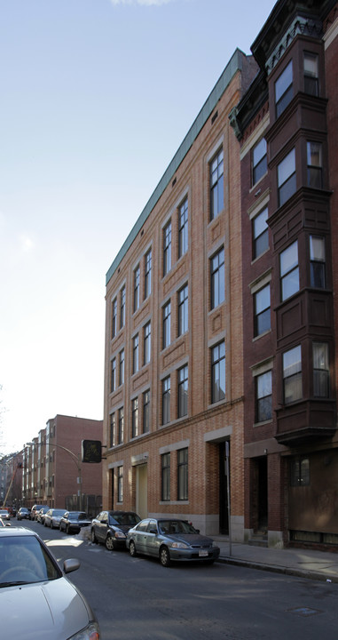 108-116 Richmond St in Boston, MA - Building Photo