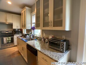 24 Greenleaf Ave in Medford, MA - Building Photo - Building Photo