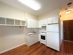 503 Hicksville Rd in Massapequa, NY - Building Photo - Building Photo