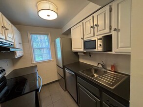 816 S Arlington Mill Dr, Unit 101 in Arlington, VA - Building Photo - Building Photo