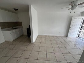 3015 NW 8th Ave in Miami, FL - Building Photo