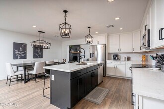 8725 E Bonnie Rose Ave in Scottsdale, AZ - Building Photo - Building Photo