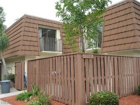 5245 Cedarbend Dr in Ft. Myers, FL - Building Photo