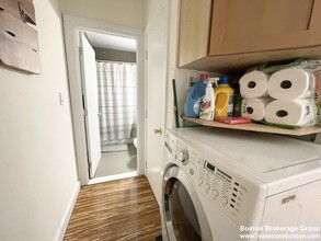 376 E 8th St, Unit 2 BED VERYYY CLEAN in Boston, MA - Building Photo - Building Photo