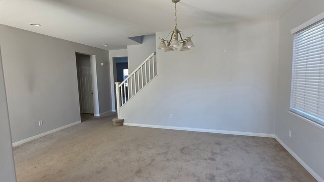 35415 Daffodil Cir in Winchester, CA - Building Photo - Building Photo