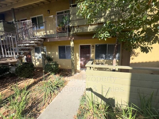 2094 E Grand Ave in Escondido, CA - Building Photo - Building Photo