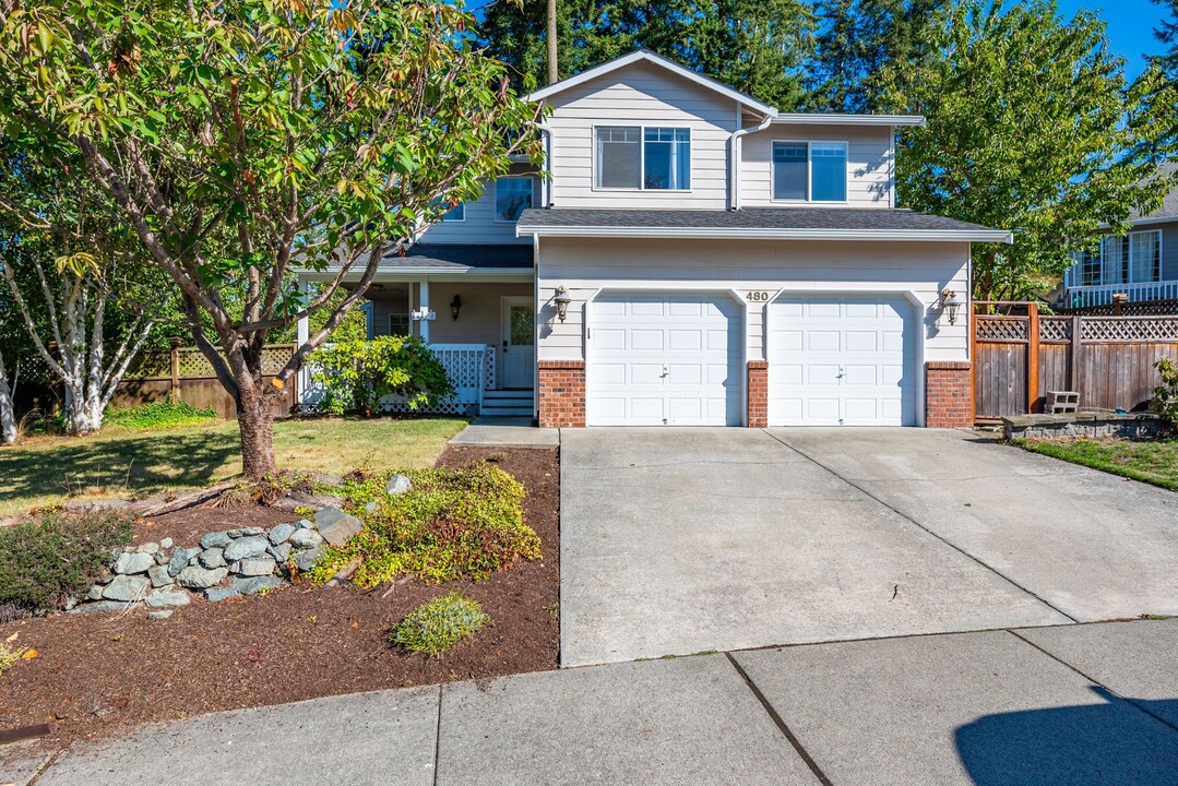 480 SW Regency Dr in Oak Harbor, WA - Foto de edificio