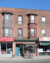 924b Bloor St W in Toronto, ON - Building Photo