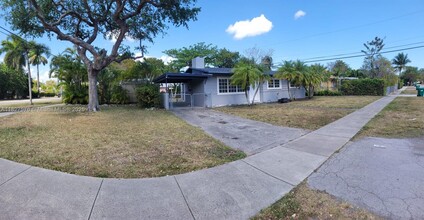 8645 SW 127th St in Miami, FL - Building Photo - Building Photo