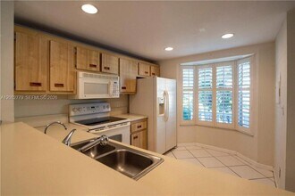 81 SW 3rd St in Pompano Beach, FL - Foto de edificio - Building Photo