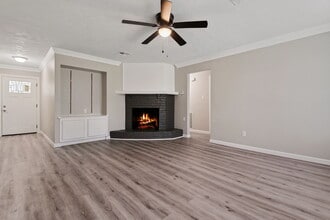 15311 Old Creek Rd in Houston, TX - Building Photo - Building Photo
