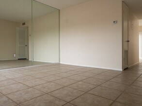 4800 Rilma Ave in Sarasota, FL - Building Photo - Building Photo