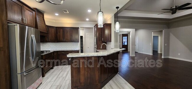 3200 SW Hazelnut Ave in Bentonville, AR - Foto de edificio - Building Photo
