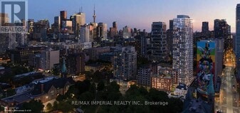 308 Jarvis St in Toronto, ON - Building Photo