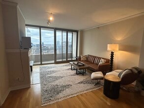 200 N Jefferson St, Unit 2302A in Chicago, IL - Building Photo - Building Photo