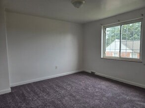 335 Charles Ave in New Kensington, PA - Building Photo - Building Photo