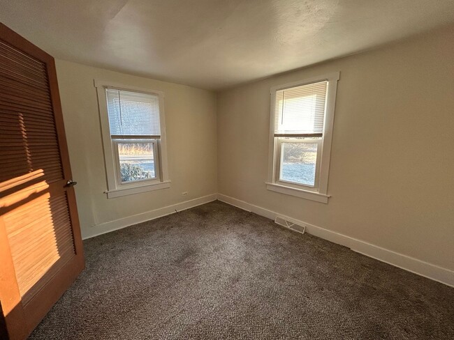 16 Daugherty Rd in Grove City, PA - Foto de edificio - Building Photo
