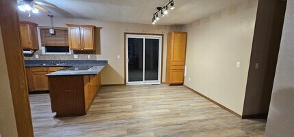 8660 Brookside Cir in Monett, MO - Building Photo - Building Photo