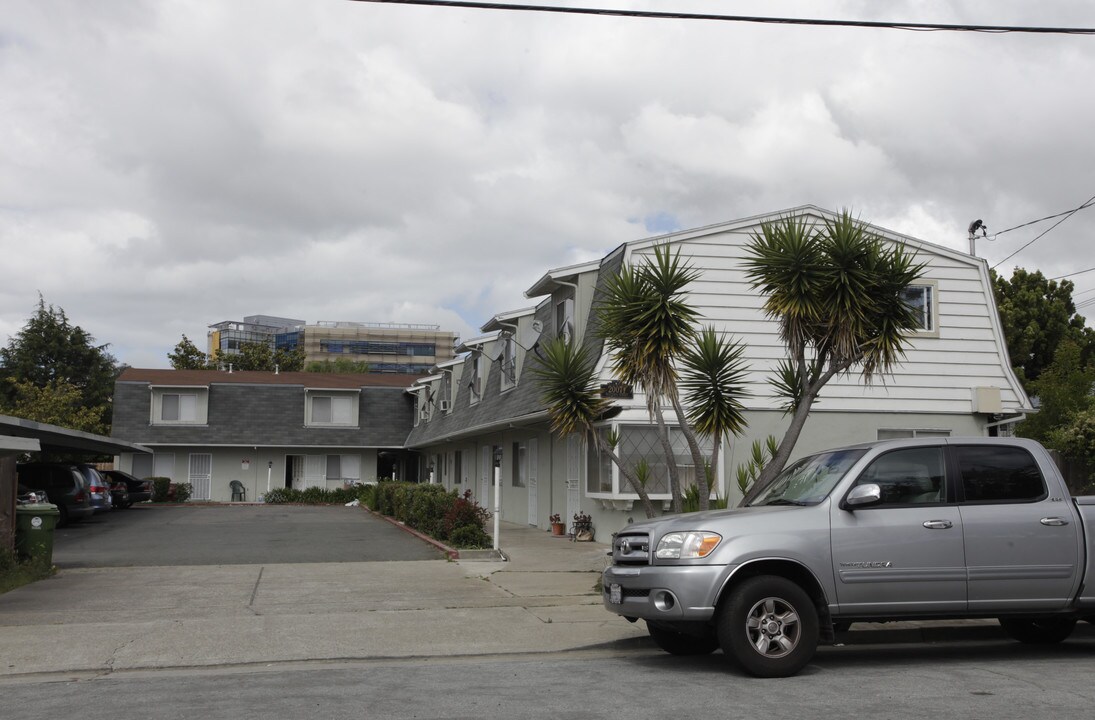 The Townhouse Apartments in Castro Valley, CA - Building Photo