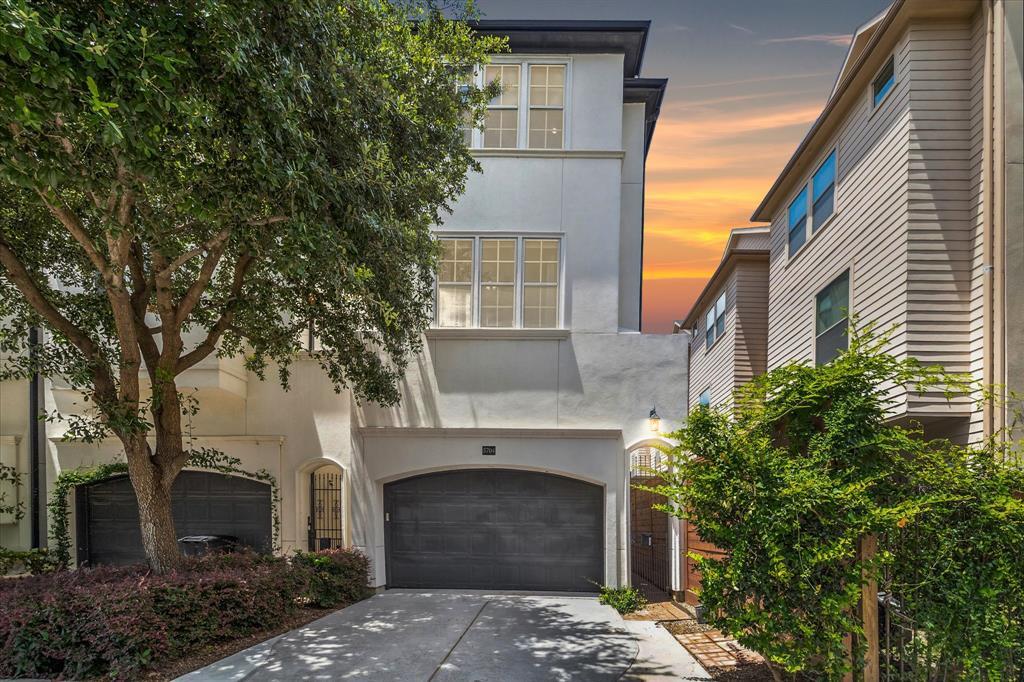 5704 Petty St in Houston, TX - Building Photo