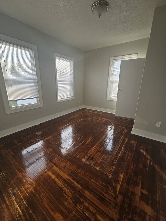649 First Ave, Unit 2 in West Haven, CT - Foto de edificio - Building Photo