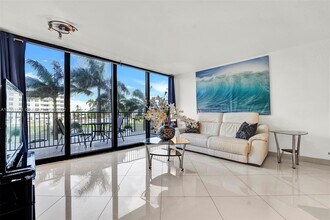 2101 S Ocean Dr, Unit 204 in Hollywood, FL - Building Photo - Building Photo