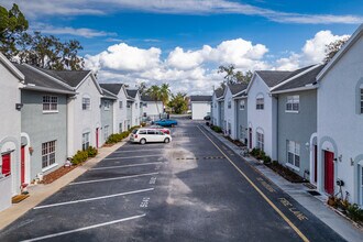South Boulevard Townhouses in New Port Richey, FL - Foto de edificio - Building Photo
