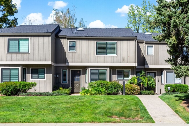 435 Alberto Way, Unit 2 in Los Gatos, CA - Building Photo - Building Photo
