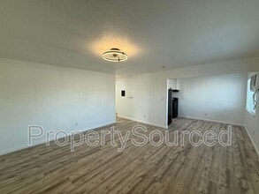 911 E H St in Lathrop, CA - Building Photo - Building Photo