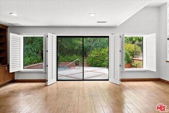 6911 Sunset Ridge Ct in Los Angeles, CA - Building Photo - Building Photo
