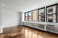 500A E 87th St in New York, NY - Building Photo - Building Photo