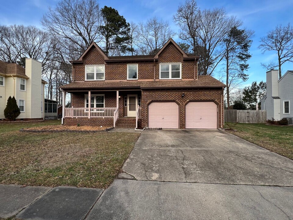 1106 Plantation Lakes Cir in Chesapeake, VA - Building Photo