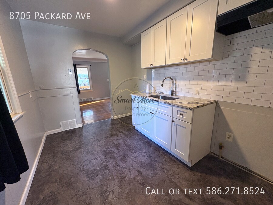 8705 Packard Ave in Warren, MI - Building Photo