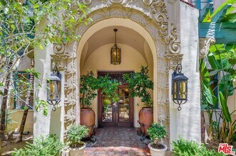 642 S Bronson Ave in Los Angeles, CA - Building Photo - Building Photo