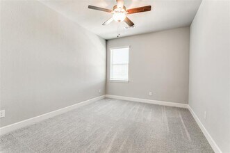 636 Courtyard Ln in Irving, TX - Building Photo - Building Photo