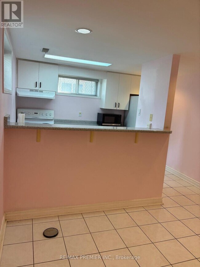1 Letchworth Crescent in Toronto, ON - Building Photo - Building Photo