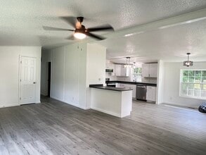1371 Reed Rd in La Crosse, VA - Building Photo - Building Photo