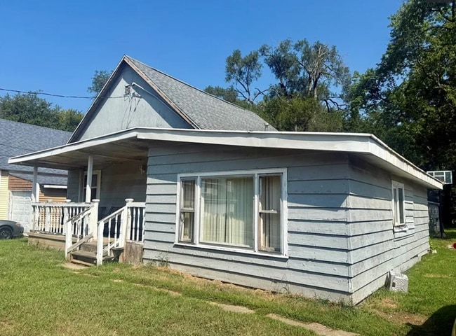 913 Maple St in Danville, IL - Building Photo - Building Photo