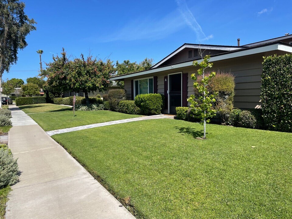 1630 Coriander Dr in Costa Mesa, CA - Building Photo
