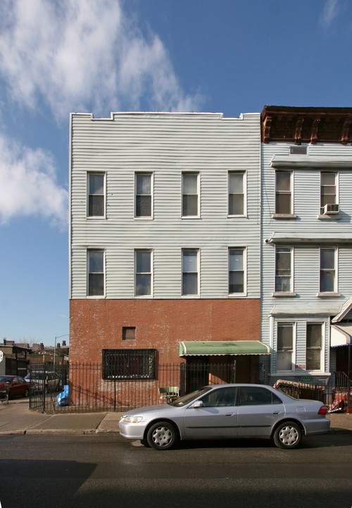 53 Morgan Ave in Brooklyn, NY - Building Photo