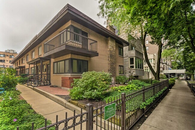 property at 428 W Wellington Ave