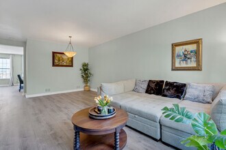 1272 Georgetown Way in Vernon Hills, IL - Building Photo - Building Photo