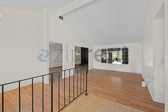 1471 Valenzuela Ct in Pittsburg, CA - Foto de edificio - Building Photo