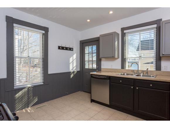 44 Dennett St in Portsmouth, NH - Building Photo - Building Photo