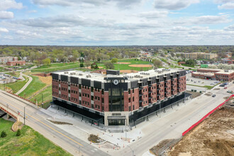 Telegraph Flats in Lincoln, NE - Foto de edificio - Building Photo