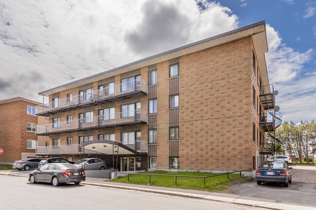 2315 Duff Court Rue in Montréal, QC - Building Photo - Building Photo