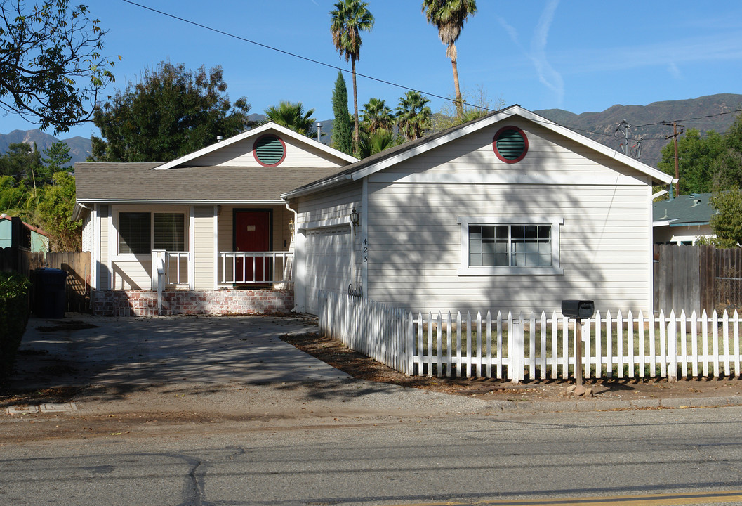 423 Lomita Ave in Ojai, CA - Foto de edificio