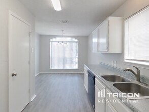 720 Charles City Dr in Arlington, TX - Foto de edificio - Building Photo