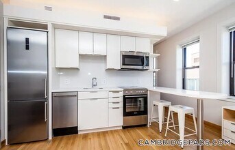 115 Mt Auburn St in Cambridge, MA - Foto de edificio - Building Photo