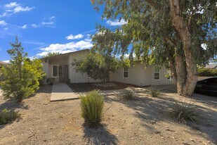 3925 Verdugo Ln in Bakersfield, CA - Building Photo